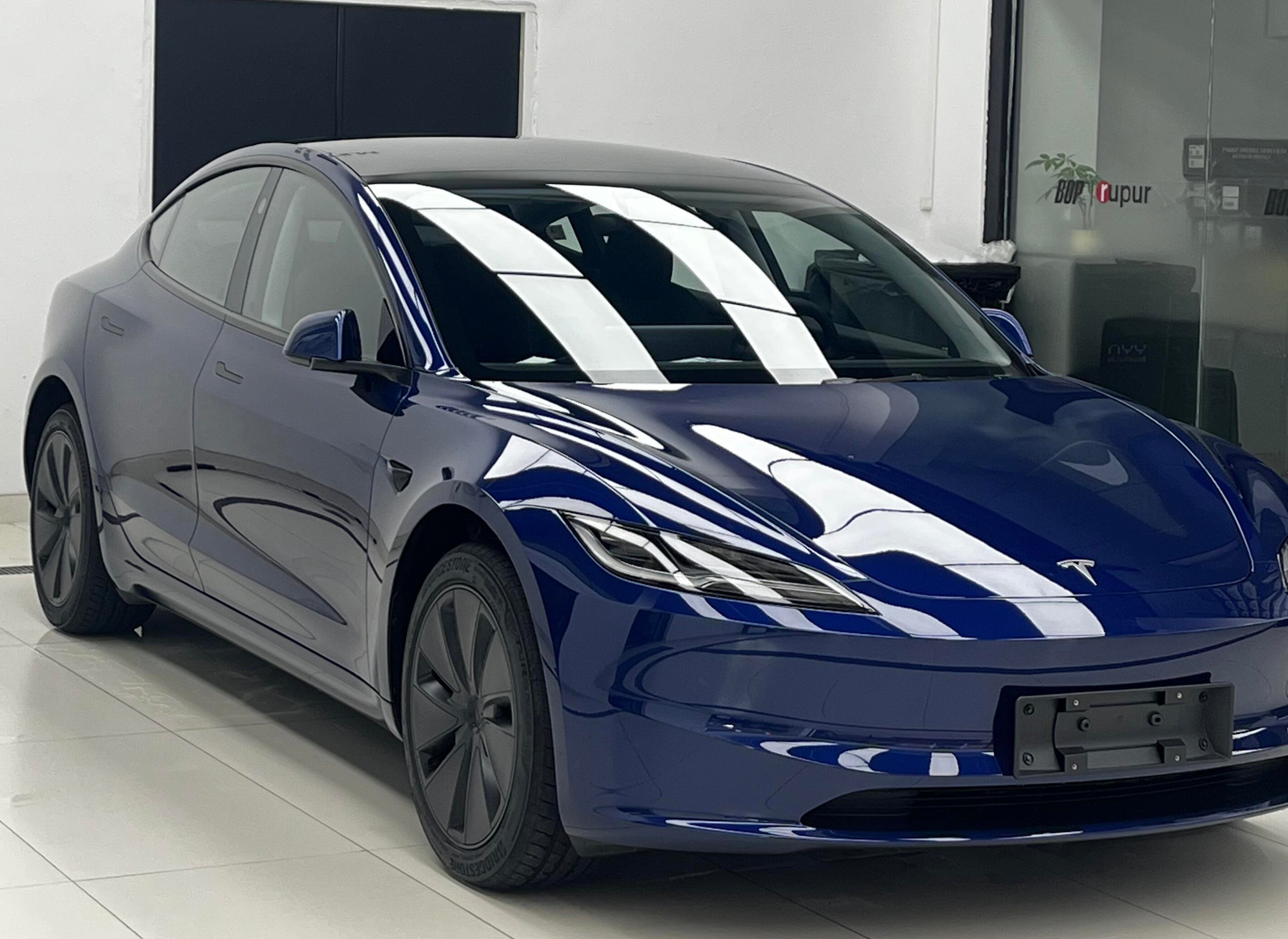 Mallcas™ Glossy Klein Blue Vinyl Wrap (PET Liner)
