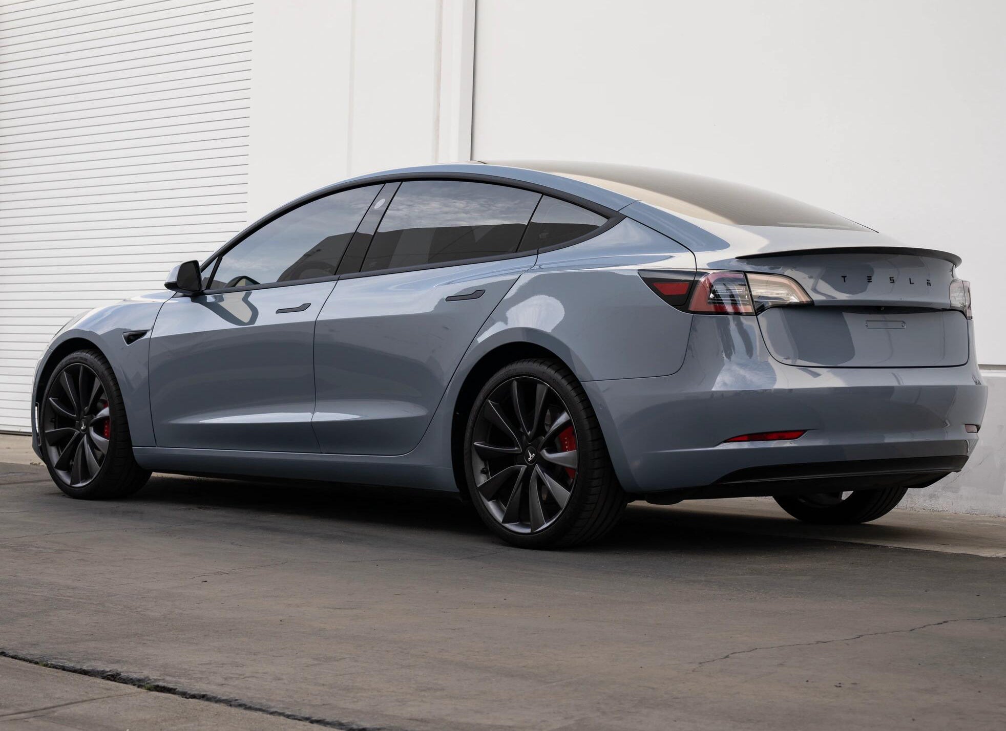 Mallcas™ Glossy Polar Grey Vinyl Wrap (PET Liner)